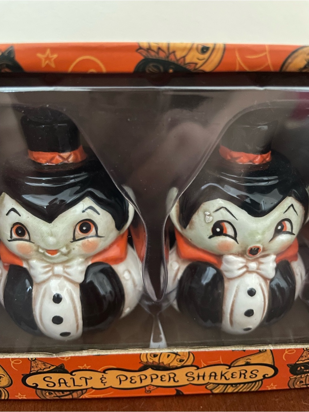 NIB JOHANNA PARKER DRACULA VAMPIRE SALT & PEPPER SHAKER SET Halloween Spooky